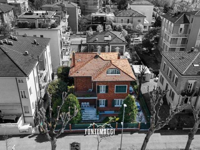 Villa Indipendente in vendita a Centro Storico, Marche