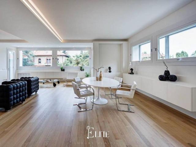 Villa Indipendente in vendita a Biumo Superiore, Varese