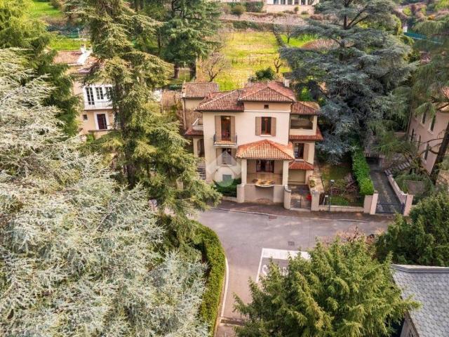 Villa Indipendente in vendita a Zona Centro, Brescia