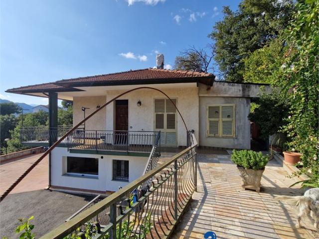 Villa Indipendente in vendita a Villanova D'albenga, Liguria