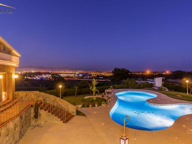 Chalet en venta en Churriana, Málaga-Costa del Sol