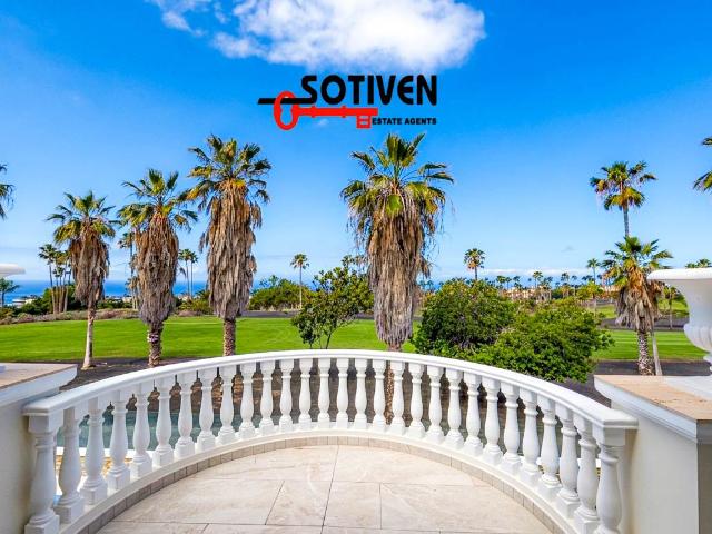 Chalet en venta en Los Olivos, Adeje