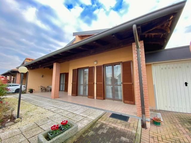 Villa Indipendente in affitto a Piemonte, Novara