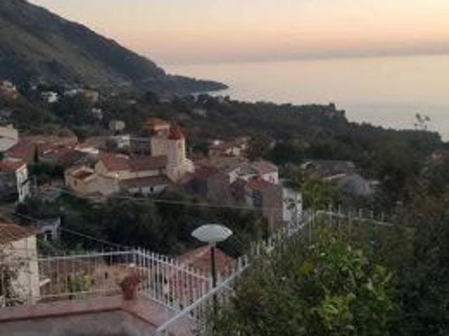 Villa Indipendente in vendita a Acquafredda, Lombardia