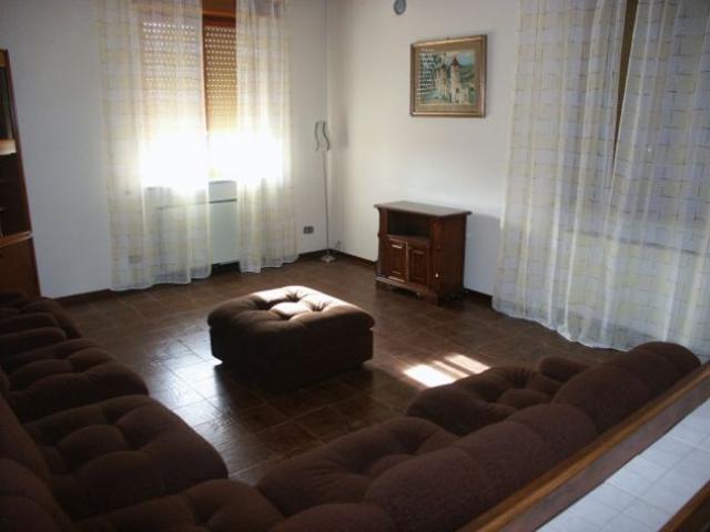 Villa Indipendente in vendita a Ziano Piacentino, Reggio Emilia