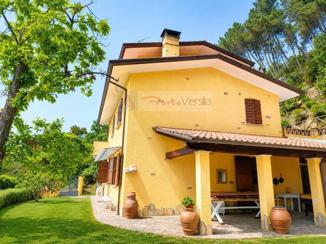 Villa Indipendente in vendita a Tonfano, Toscana