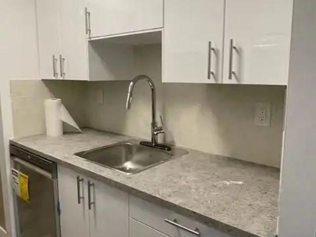 Apartment for rent in Brow of the Hill, New Westminster