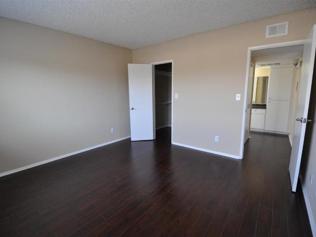 Apartment for rent in Canyon Country, California