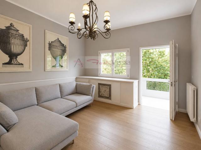 Villa Indipendente in vendita a Valdicastello Carducci, Pietrasanta
