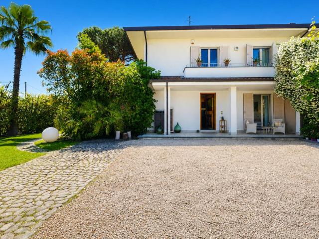Villa Indipendente in affitto a Vittoria Apuana, Forte Dei Marmi