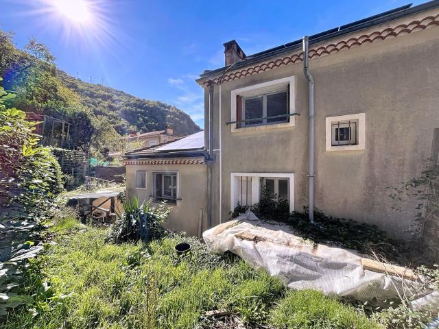 Maison vente à Nice, Clans