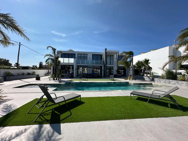 Chalet en venta en les Tres Cales, l'Ametlla de Mar