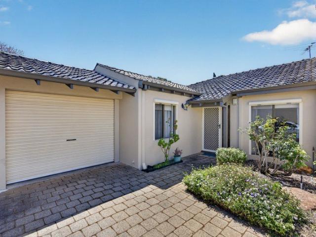Villa for sale in Applecross, City of Melville