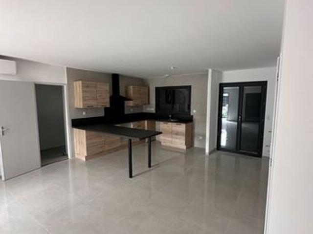 Maison vente à Nîmes, Montfrin