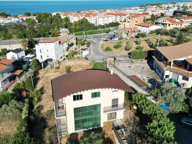 Villa Indipendente in vendita a Montevecchio, Vasto