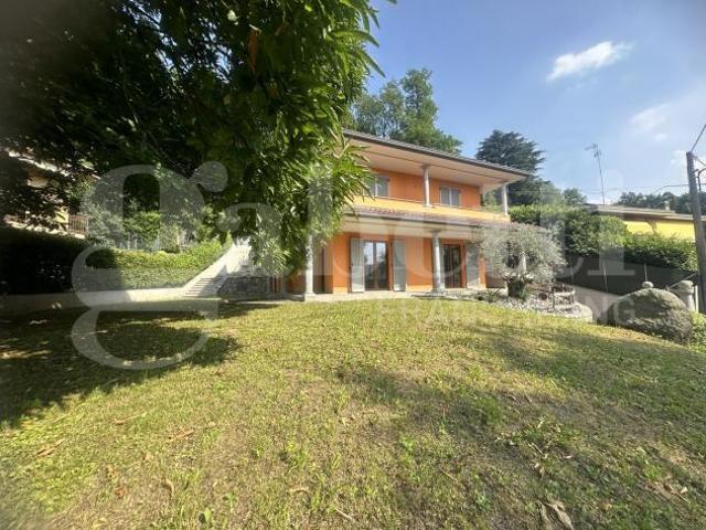 Villa Indipendente in vendita a Longone Al Segrino, Lombardia