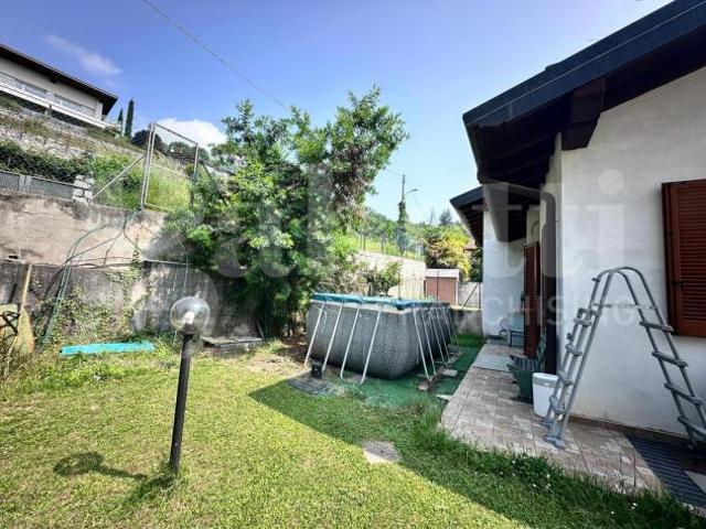 Villa Indipendente in vendita a Erba, Lombardia