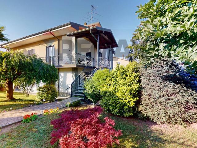 Villa Indipendente in vendita a Cantalupo, Cerro Maggiore