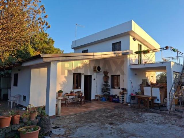 Villa Indipendente in vendita a San Giovanni La Punta, Sicilia