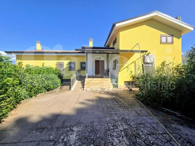 Villa Indipendente in vendita a Paliano, Lazio