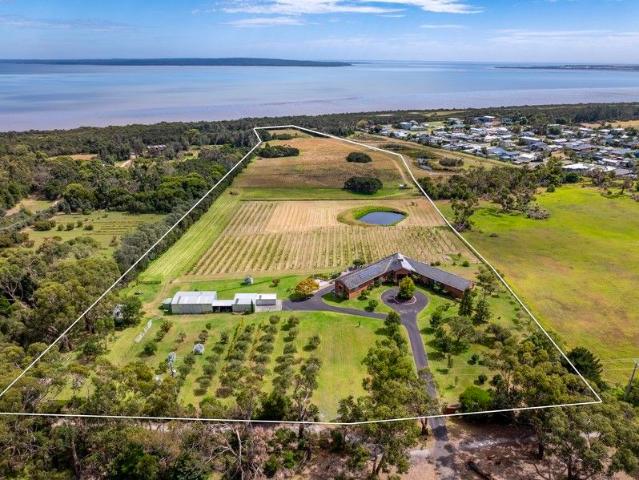Cottage for sale in The Gurdies, Victoria