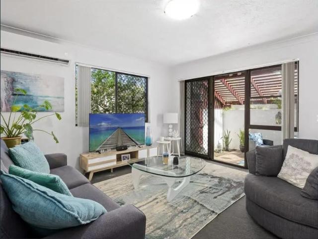 House for rent in Mermaid Waters, Gold Coast City