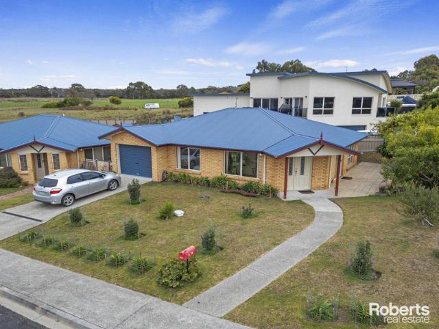 Villa for rent in Shearwater, Latrobe