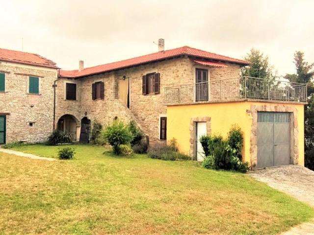Villa Indipendente in vendita a Piemonte, Asti
