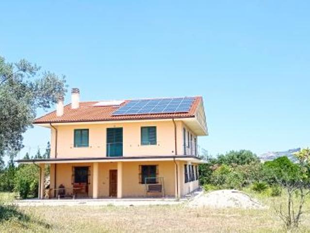 Villa Indipendente in vendita a Unione dei Comuni della Val Vibrata, Tortoreto