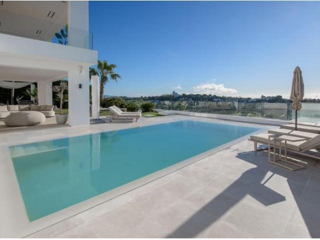 Casa en venta en El Pilar, Costa del Sol Occidental