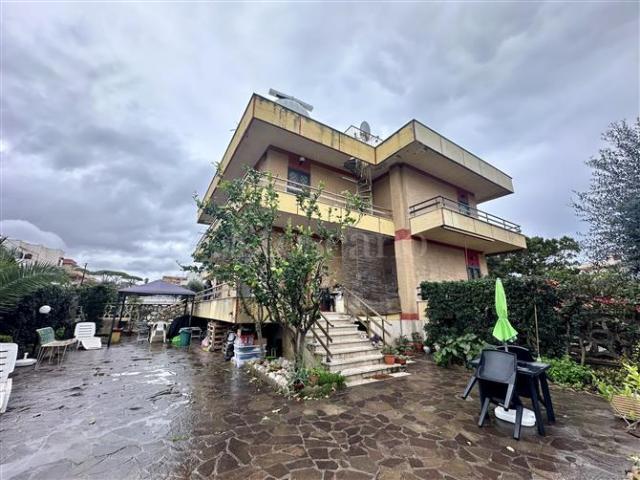 Villa Indipendente in vendita a Lido di Marechiaro, Roma Capitale