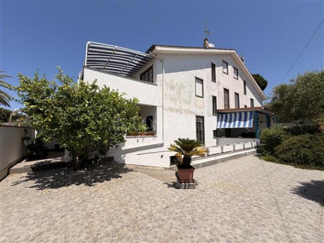 Villa Indipendente in vendita a Marina di Tor San Lorenzo Sud, Roma Capitale
