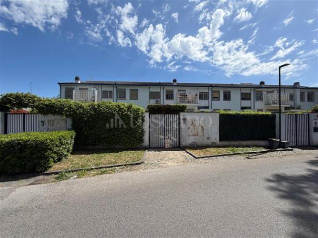 Villa Indipendente in vendita a Municipio Roma X, Roma Capitale