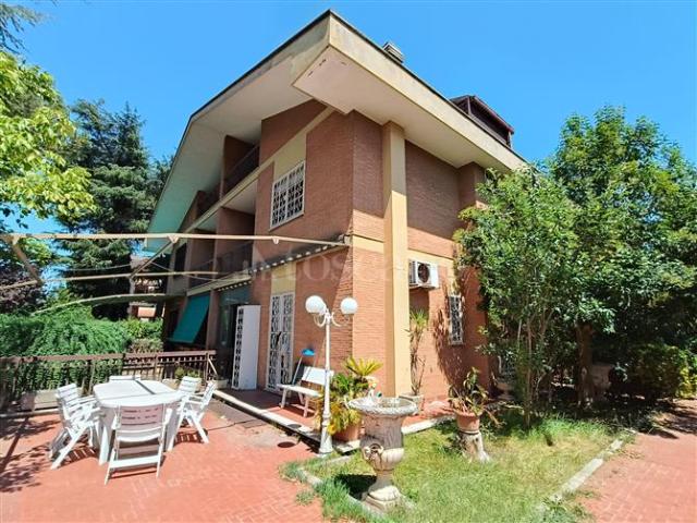 Villa Indipendente in vendita a Municipio Roma VII, Roma Capitale