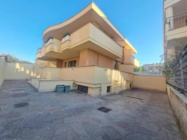 Villa Indipendente in affitto a Mostacciano, Roma Capitale