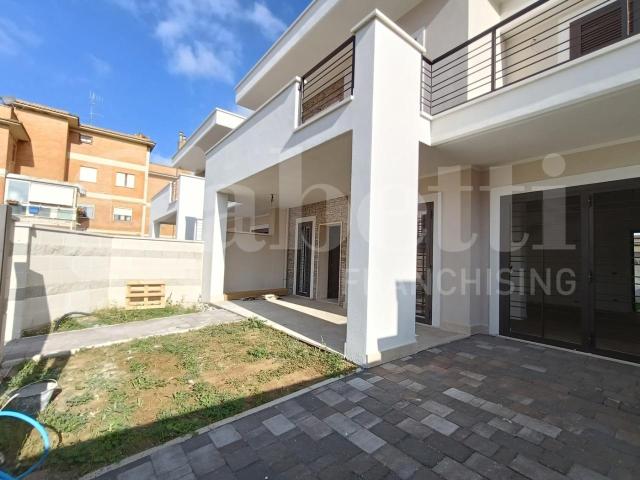 Villa Indipendente in vendita a Lido di Enea, Roma Capitale