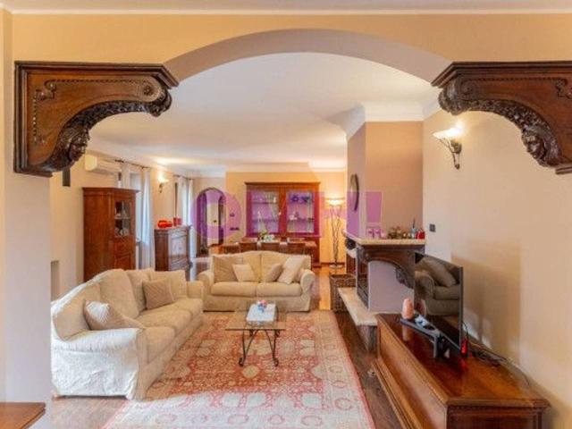 Villa Indipendente in vendita a Busto Arsizio, Lombardia