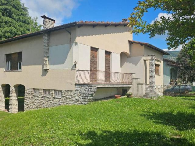 Villa Indipendente in vendita a San Gemignano di Moriano, Bagni Di Lucca Ponte
