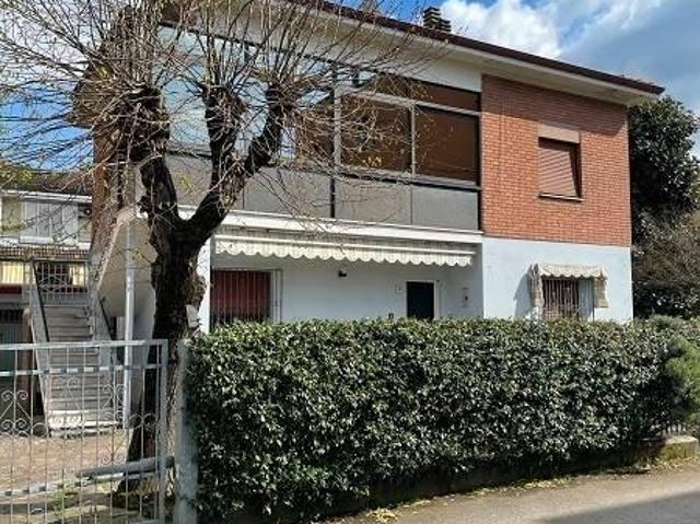 Villa Indipendente in vendita a Modena, Madonnina