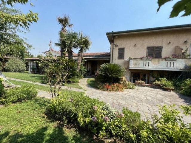 Villa Indipendente in vendita a Piazza, Montignoso