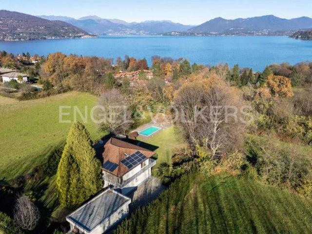Villa Indipendente in vendita a Ranco, Lombardia
