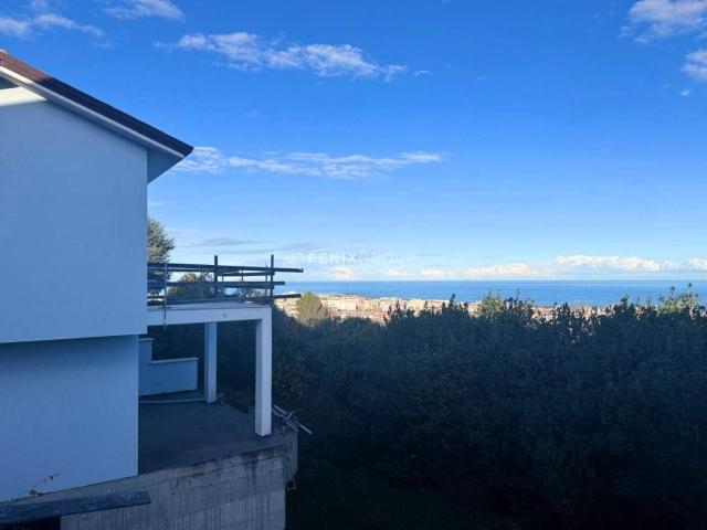 Villa Indipendente in vendita a Santa Lucia, Marche