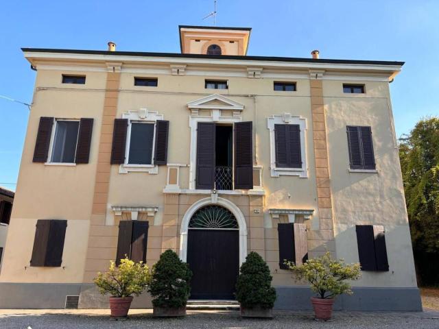 Villa Indipendente in vendita a Unione dei comuni del Distretto Ceramico, Sassuolo