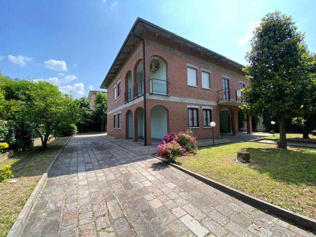 Villa Indipendente in vendita a Unione dei comuni del Distretto Ceramico, Sassuolo