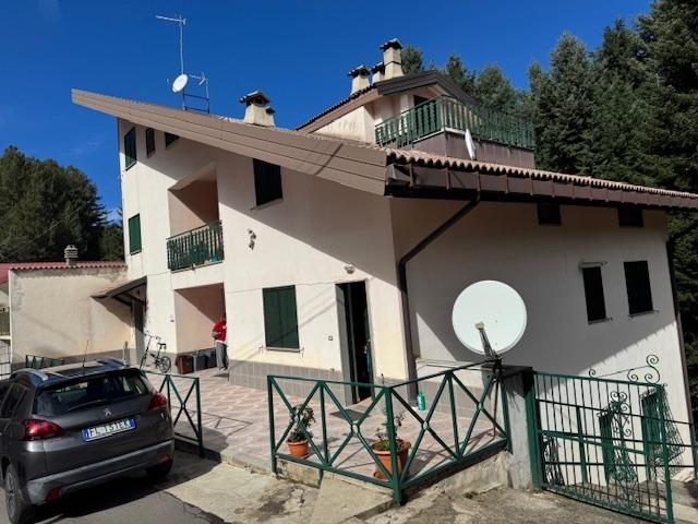Villa Indipendente in vendita a Camigliatello Silano, Calabria