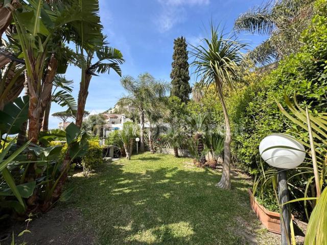 Villa Indipendente in affitto a Forio, Campania