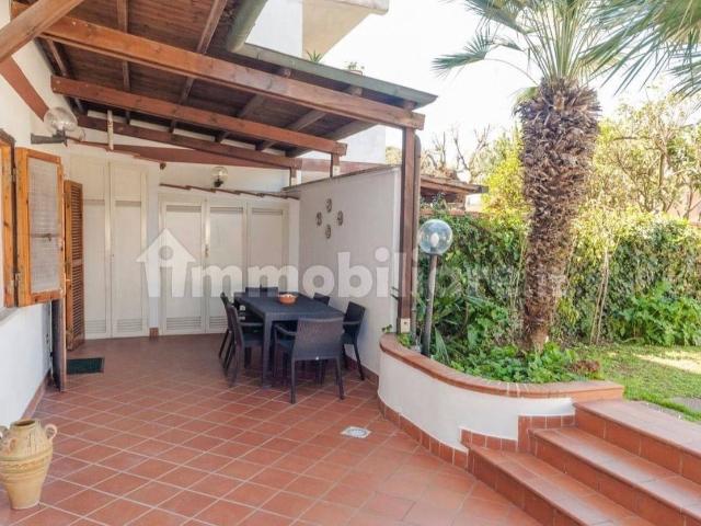 Villa Indipendente in affitto a Fregene, Roma Capitale