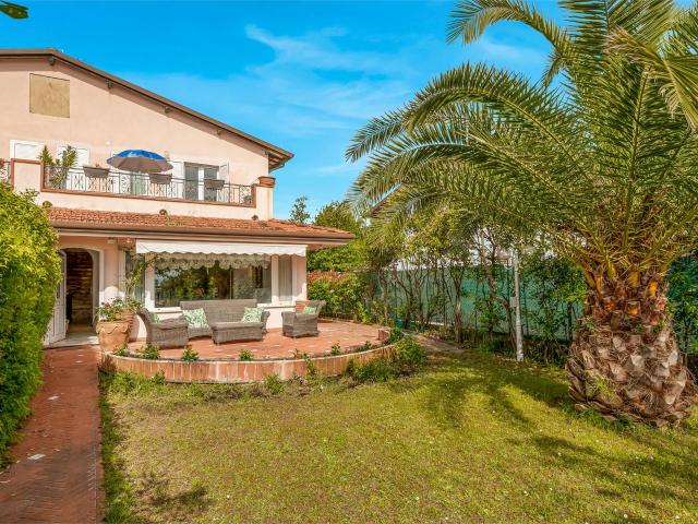 Villa Indipendente in affitto a Vittoria Apuana, Forte Dei Marmi