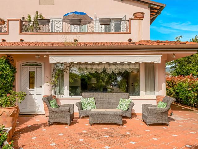 Villa Indipendente in affitto a Vittoria Apuana, Forte Dei Marmi
