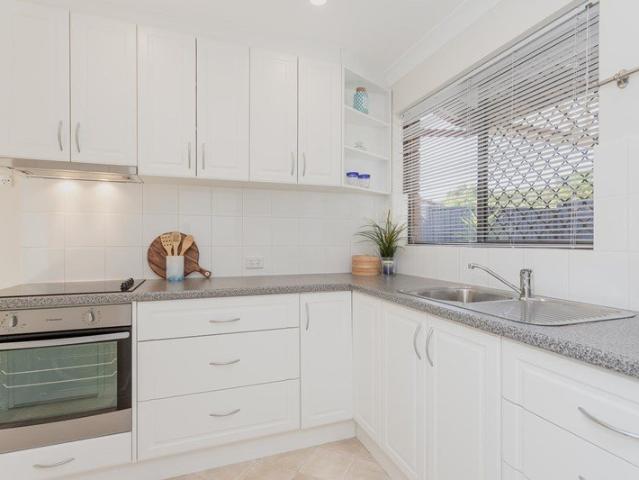 Villa for rent in Como, Western Australia